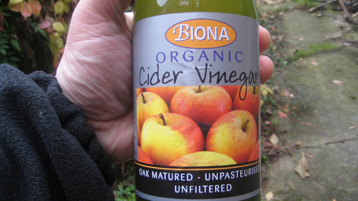 Use vinegar as a natural fixative