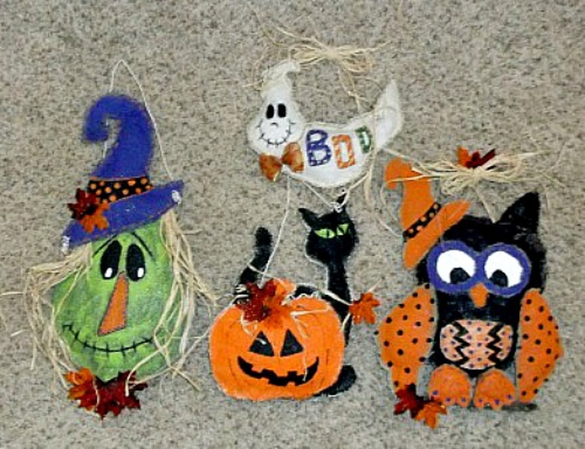 How to Make a Ghost Door Hanger for Halloween