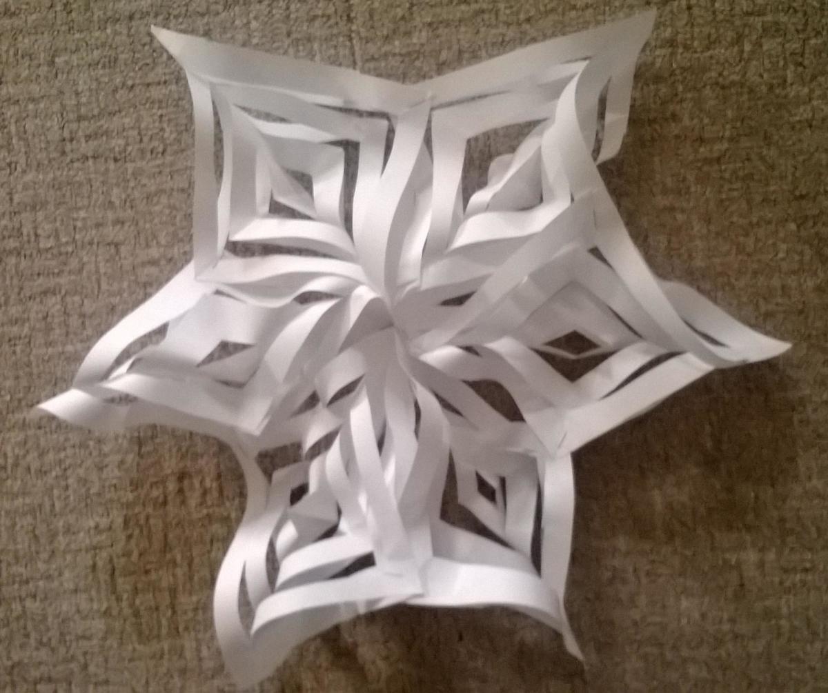 how-to-make-an-easy-but-effective-paper-snowflake