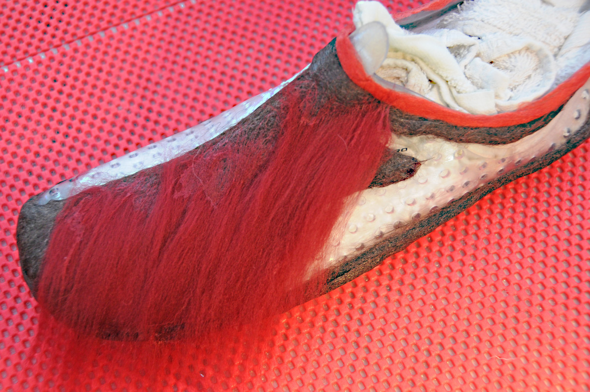 Placing merino wool on the aqua shoe