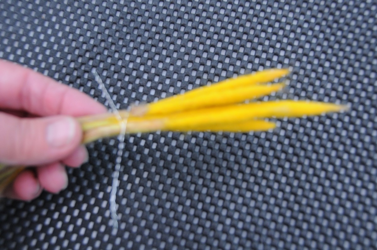Wire the seven items together to make it easier to assemble the petals correctly.