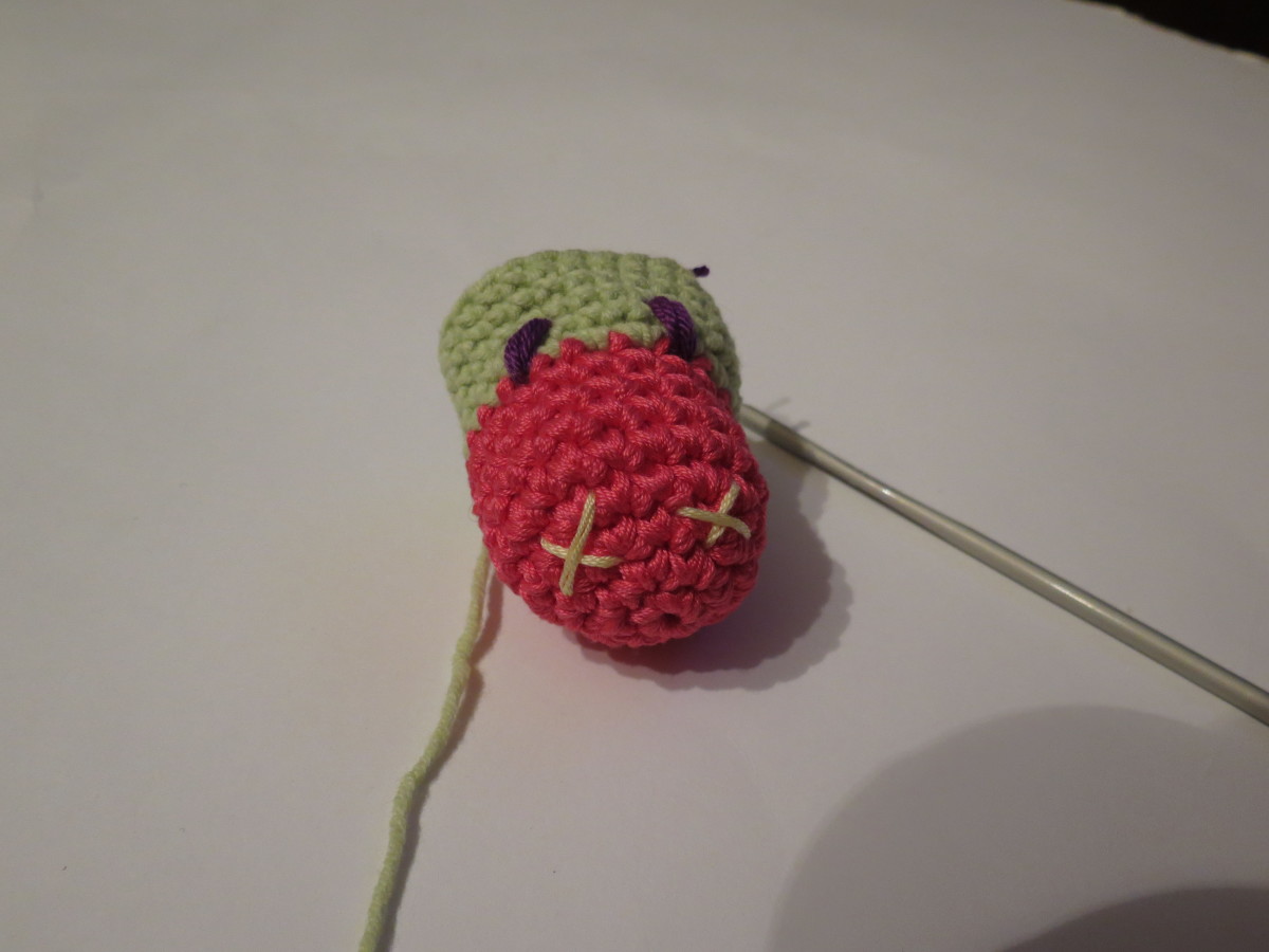 diy-free-crochet-patter-of-a-baby-rattle