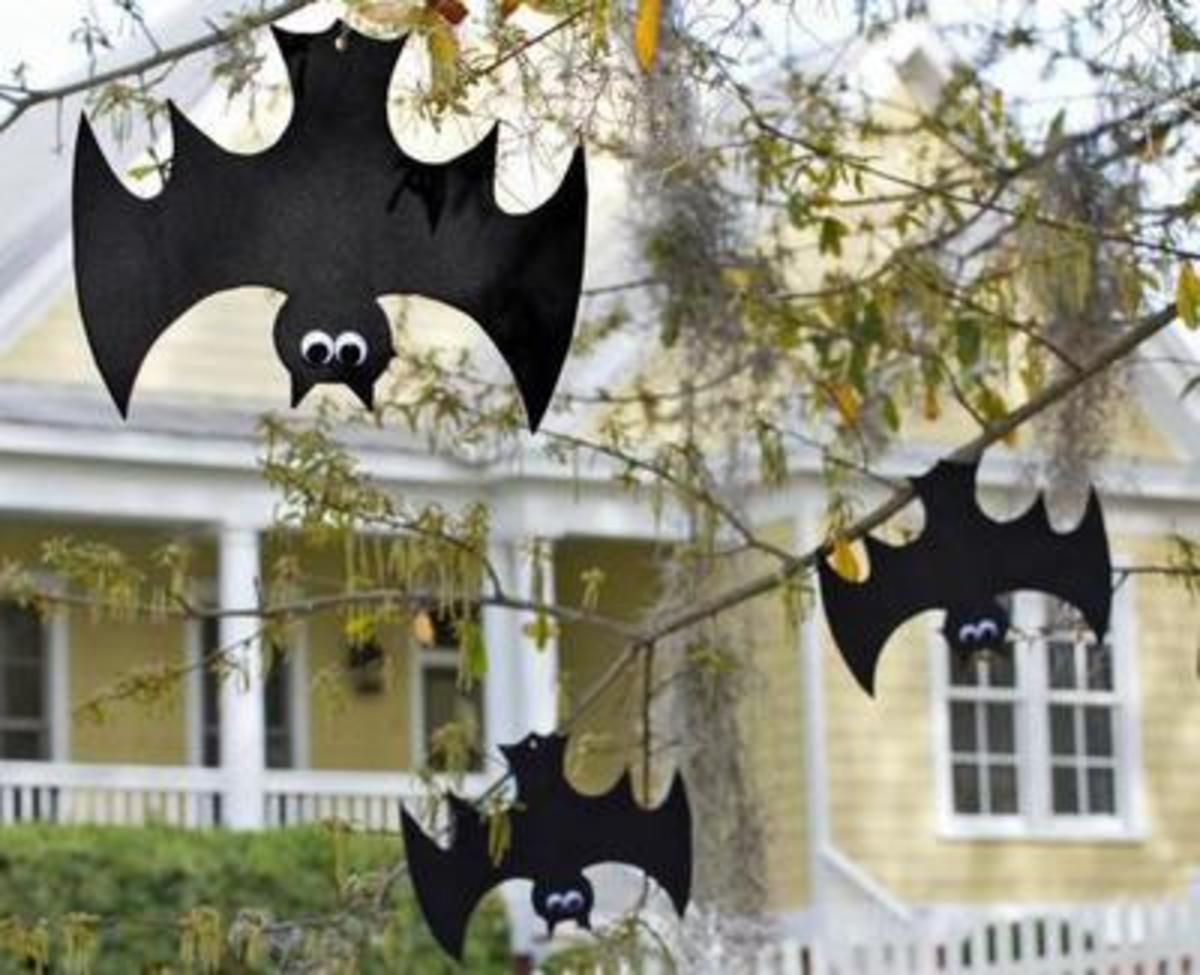making-bat-crafts-for-halloween