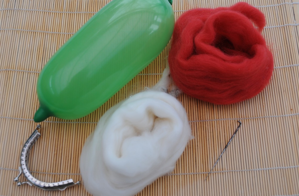 2 Balloons, red and white Roving, a Felting Needle and 2 Coin Purse Frames.