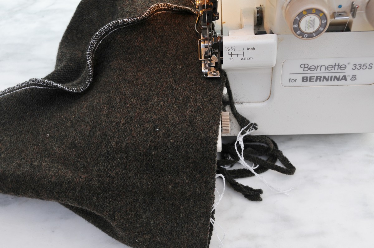 How to Make Hanging Basket Liners With Wool Sweaters