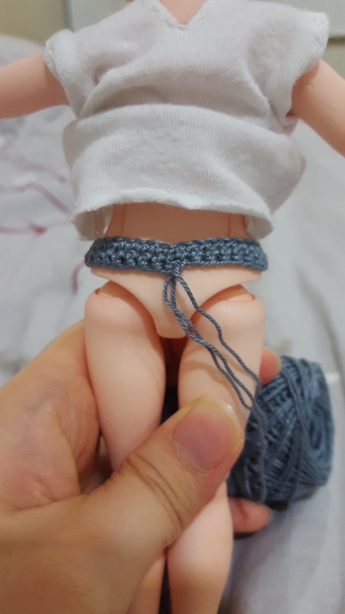 The Rounds are just enough to fit through the widest part of the doll and still stay on the waist.