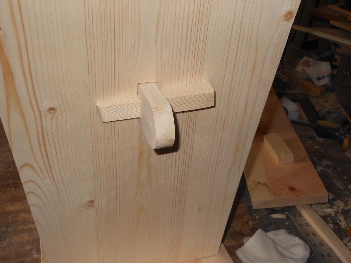 Mortise & Tenon Magazine - I am a huge fan of handcrank bench