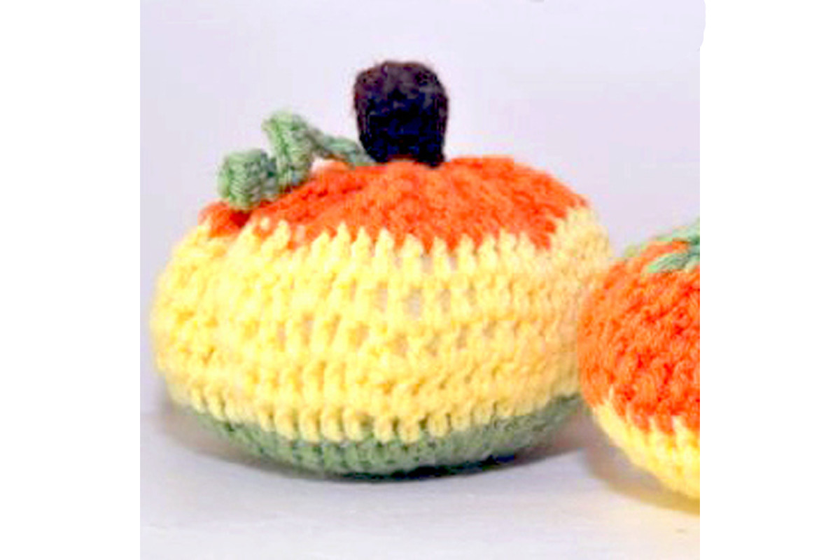Free crochet pattern amigurumi Halloween pumpkins.
