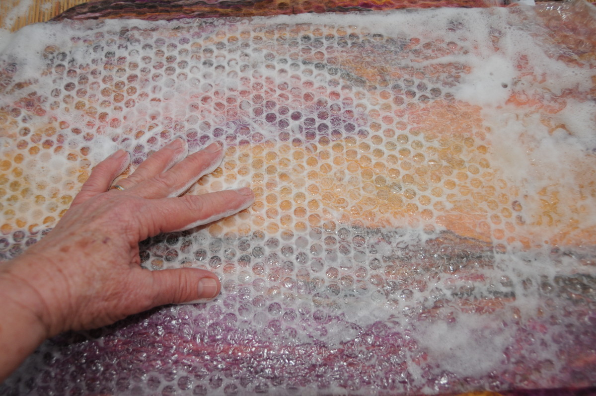 How to Make a Wet Felted Spiral Bag