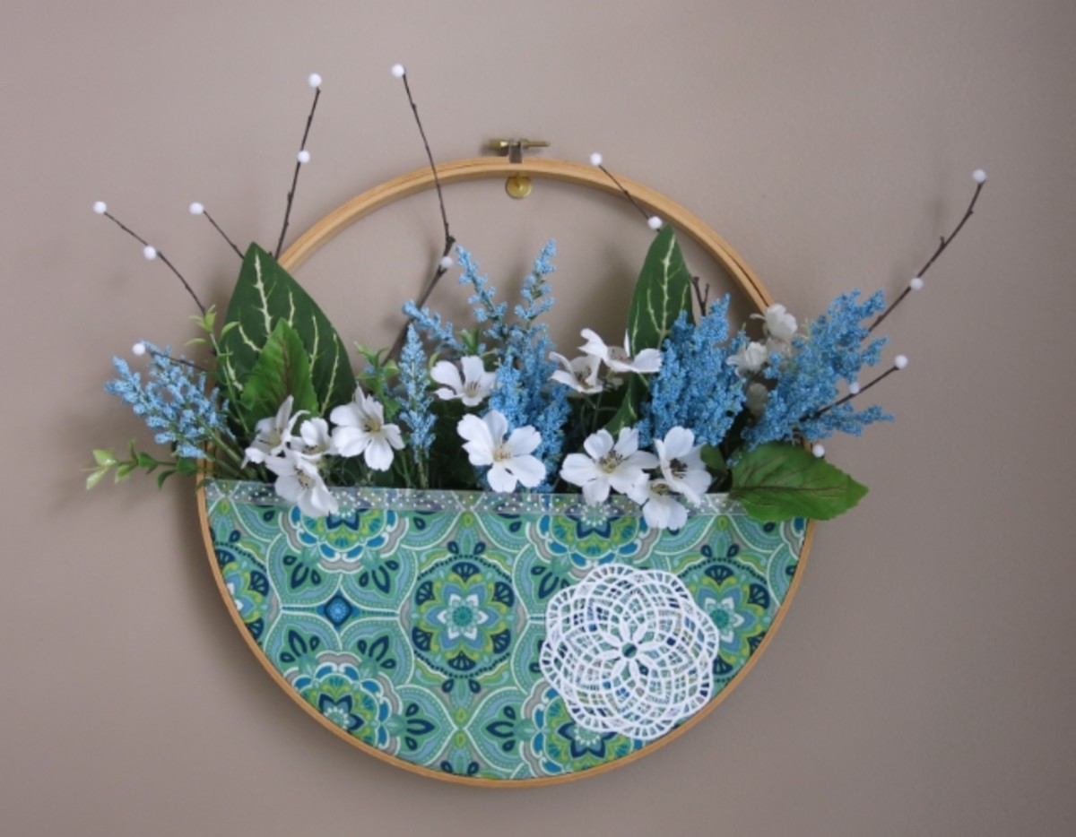 The finished hoop wreath wall hanging