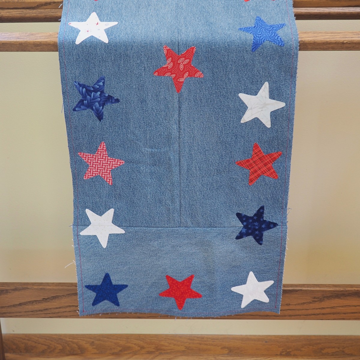 Diy Scrap Fabric Craft Tutorial Patriotic Table Runner Made With Repurposed Jeans Feltmagnet