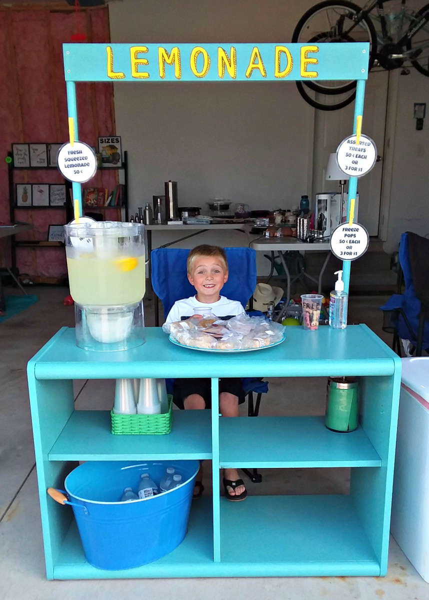 How to Make an Upcycled DIY Lemonade Stand for Under $13