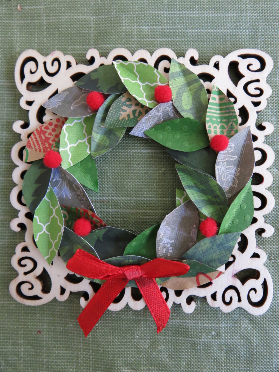 diy-holiday-craft-how-to-make-a-farmhouse-wreath-christmas-ornament-using-scrap-paper