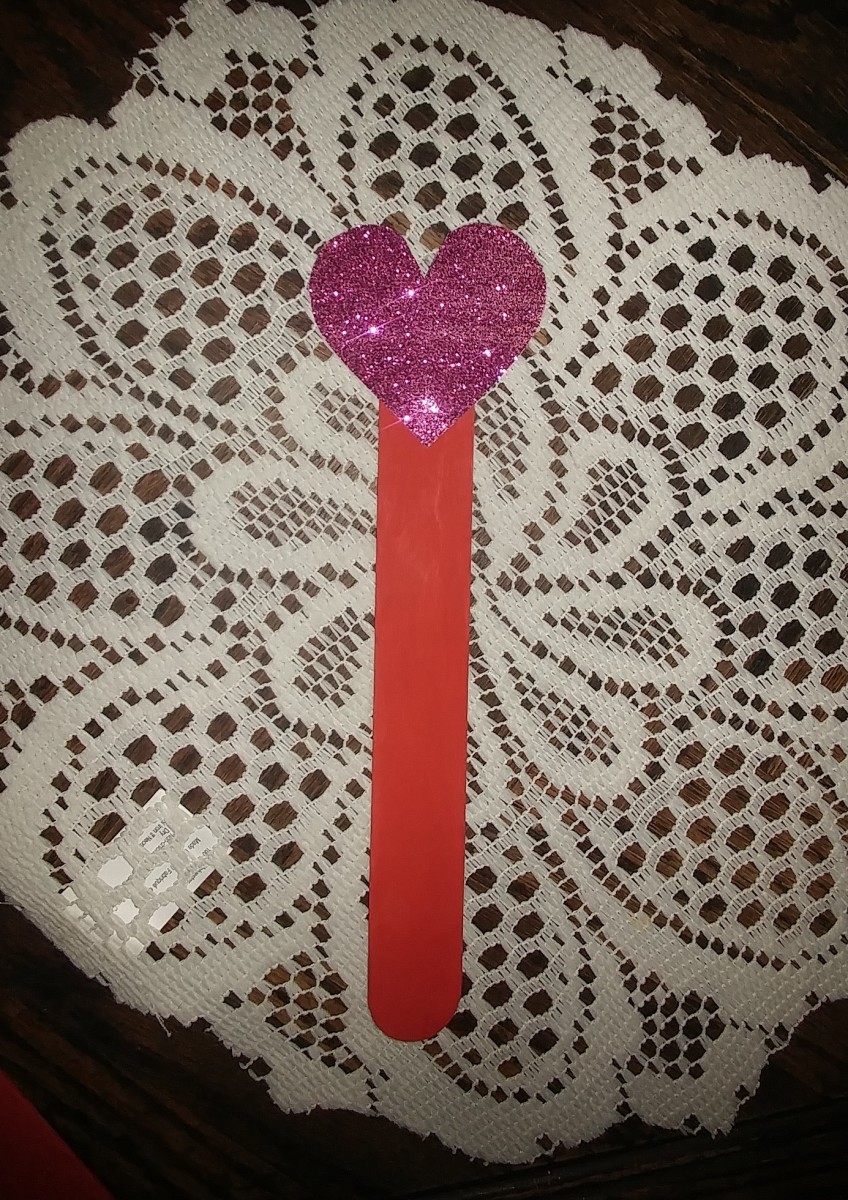 Glue heart to the top of Lollipop Stick! That's it. Hearts of fun!
