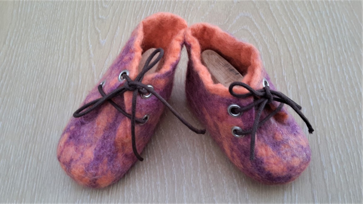 How to Create Templates for Wet Felted Boots & Slippers - FeltMagnet