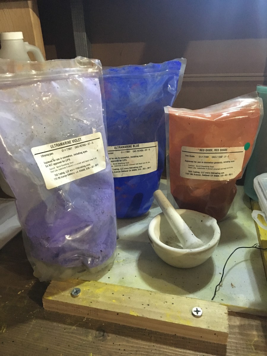 Collection of inorganic pigments and mortar and pestle.