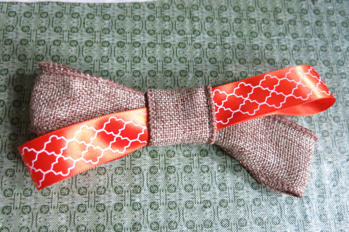 This is an example of a double loop bow with coordinating colors.