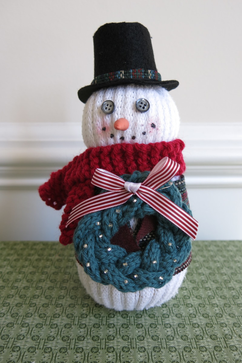 diy-craft-tutorial-three-different-ways-to-make-sock-snowmen