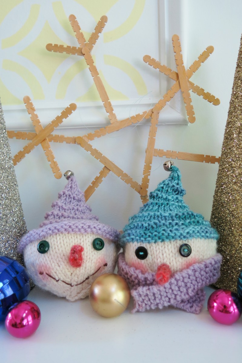 free-knitting-pattern-cozy-snowmen-christmas-ornaments