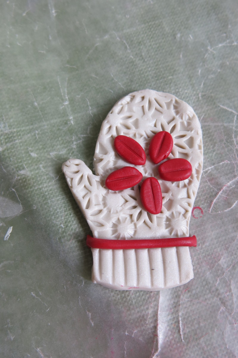 diy-holiday-craft-cozy-clay-mittens-christmas-tree-ornament