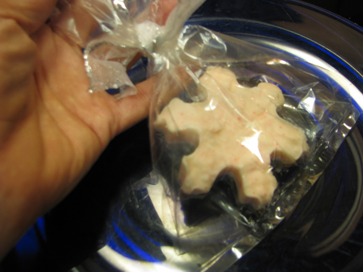 Cookie Cutter Peppermint bark packaged to give as a gift.
