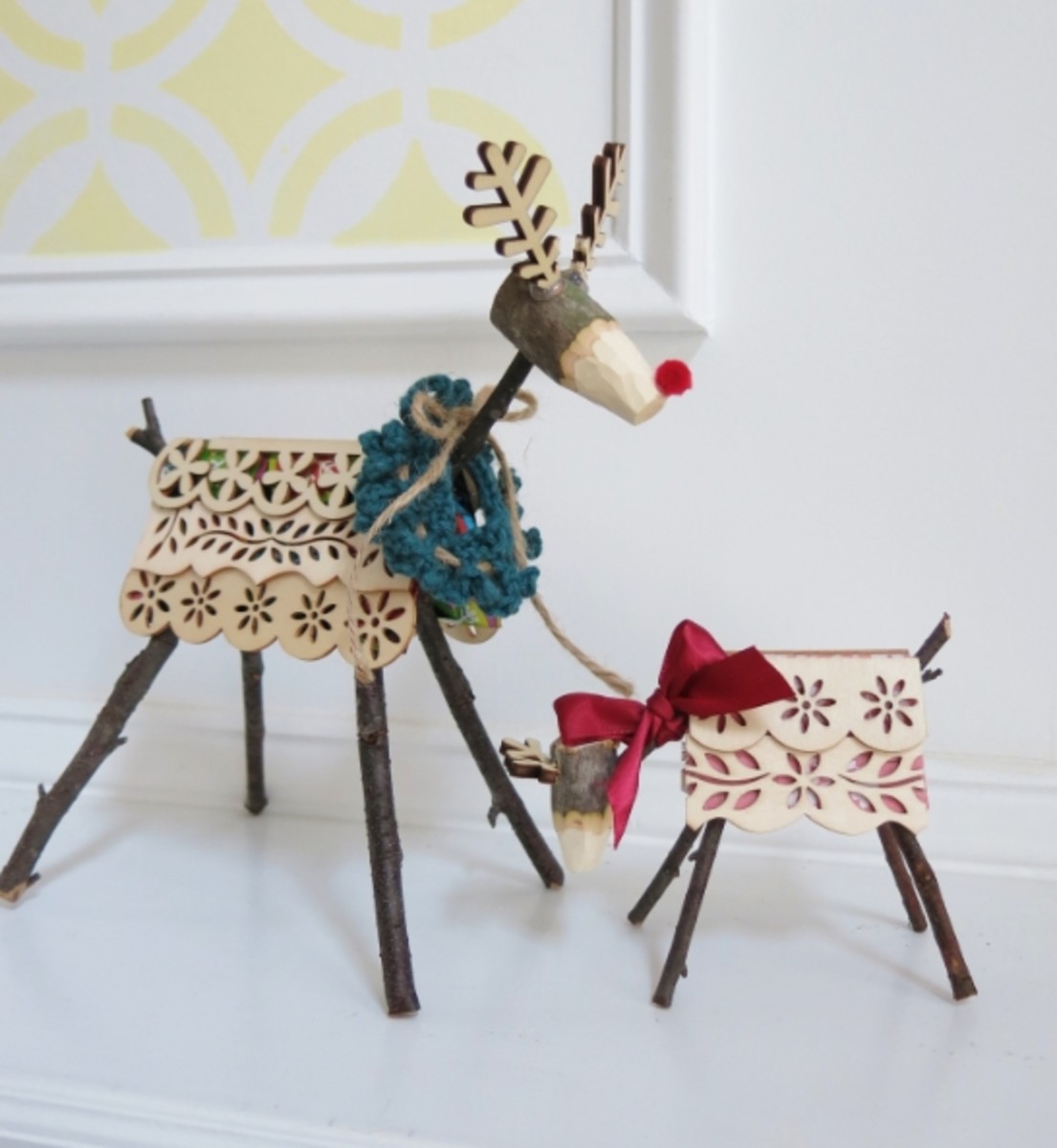 diy-holiday-craft-how-to-make-a-woodland-twig-reindeer