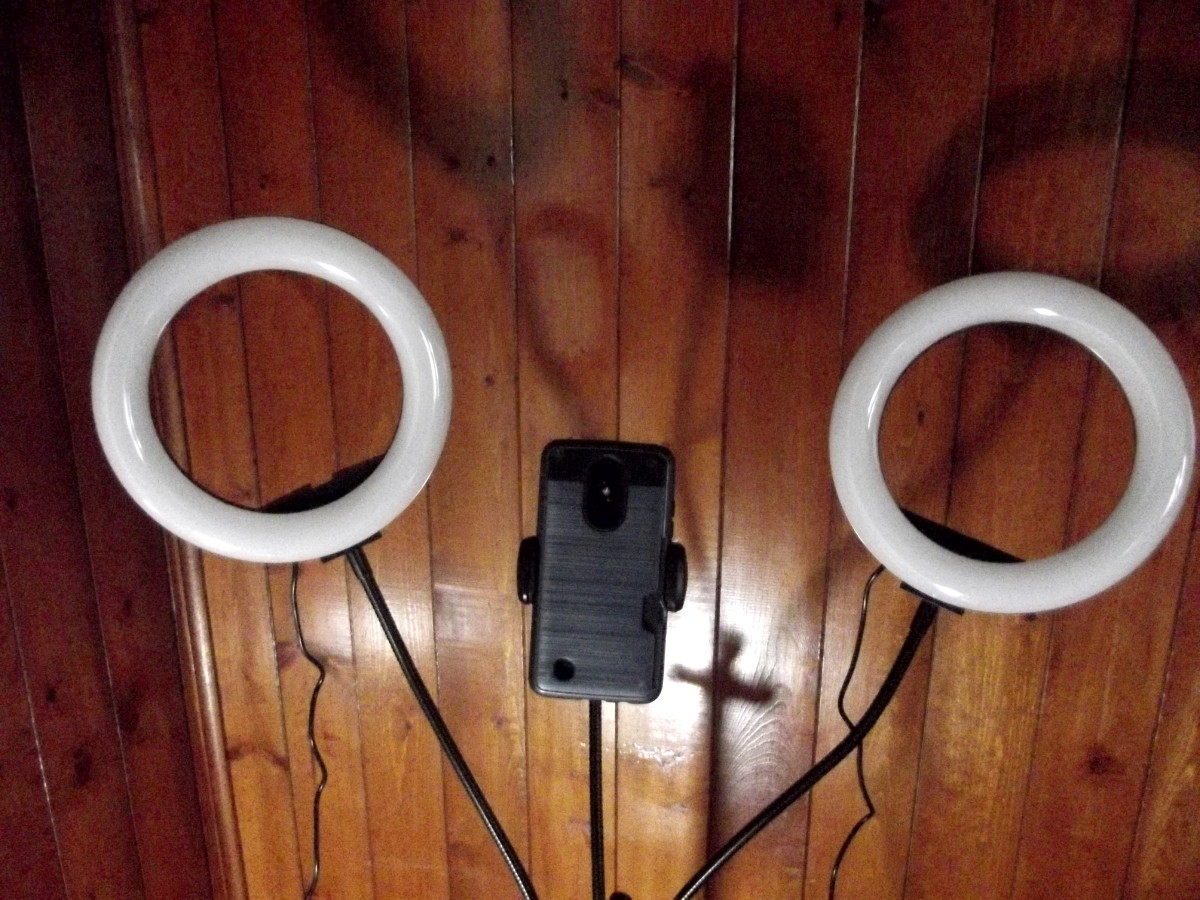  LR208 Selfie Ring Light from iMartine showing LED rings and a mounted  cell phone.