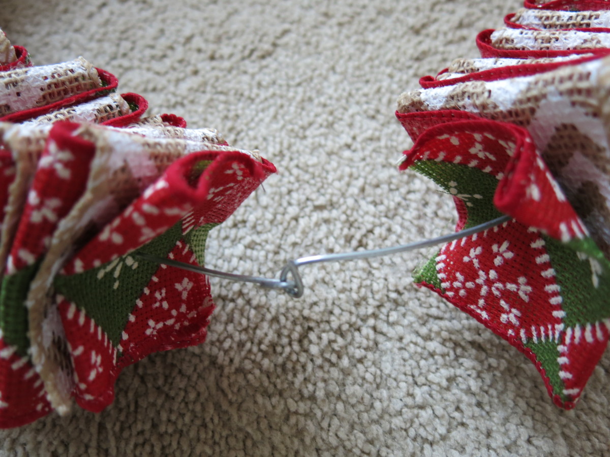 diy-craft-decoration-folded-ribbon-welcome-wreath