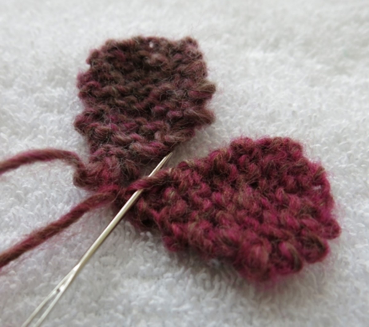 Free Knitted Flower Pattern to Decorate a Tote Bag - FeltMagnet