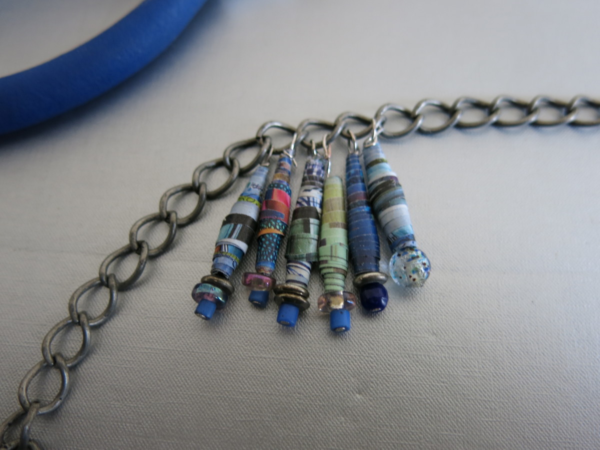 diy-jewelry-craft-how-to-make-a-bib-necklace-using-recycled-beads-made-from-magazines-catalogs-and-maps