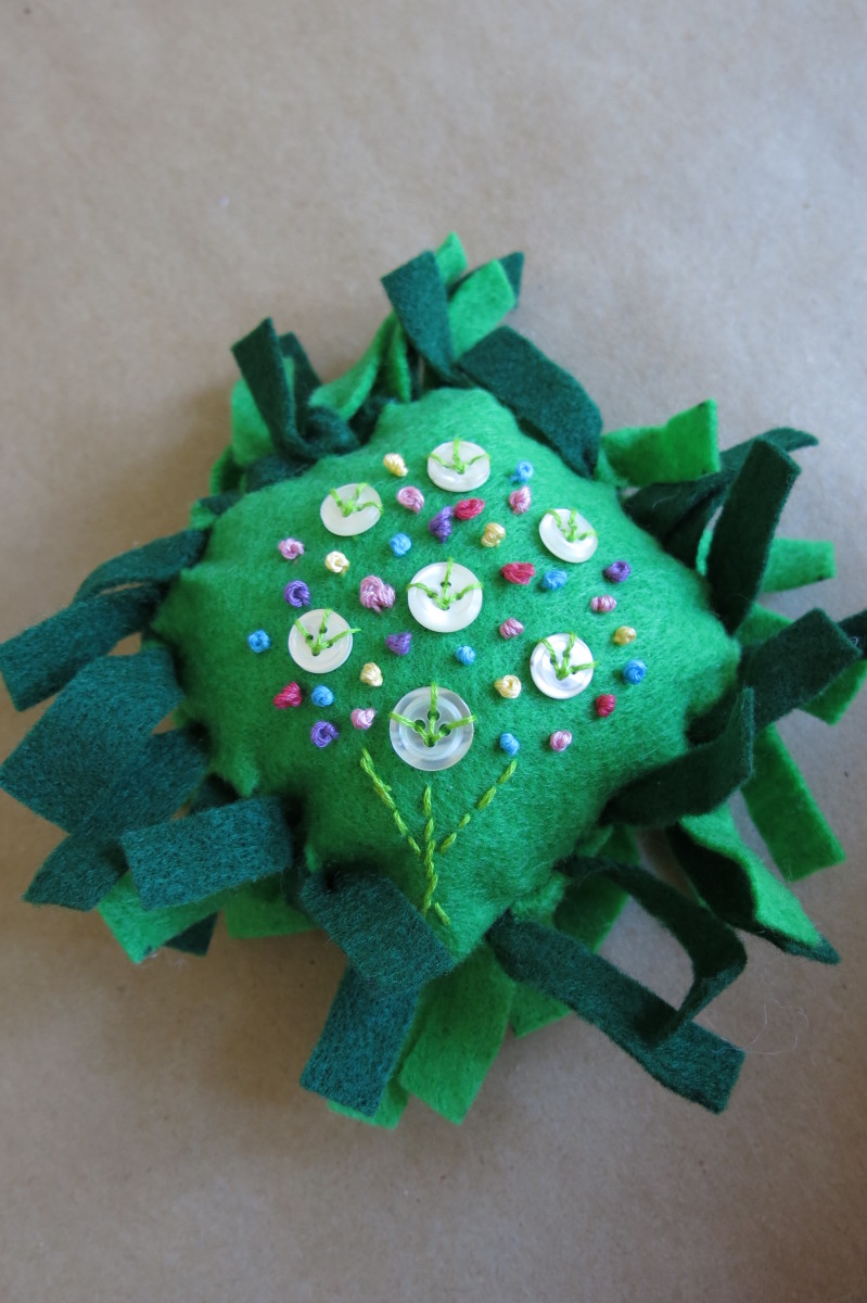 How to Make a Tied and Knotted No-Sew Pincushion - FeltMagnet