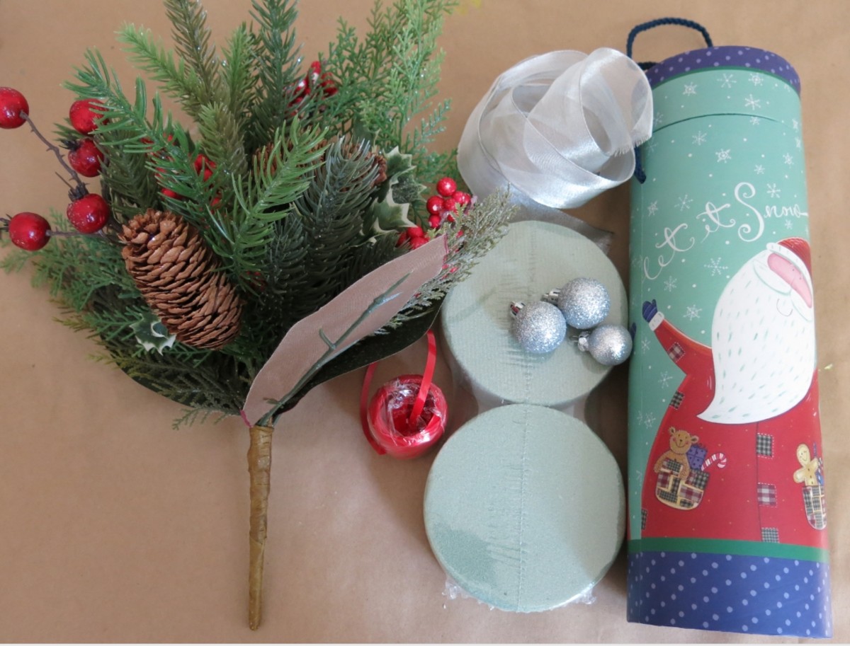 How to Make a Christmas Floral Arrangement and Ornament - FeltMagnet