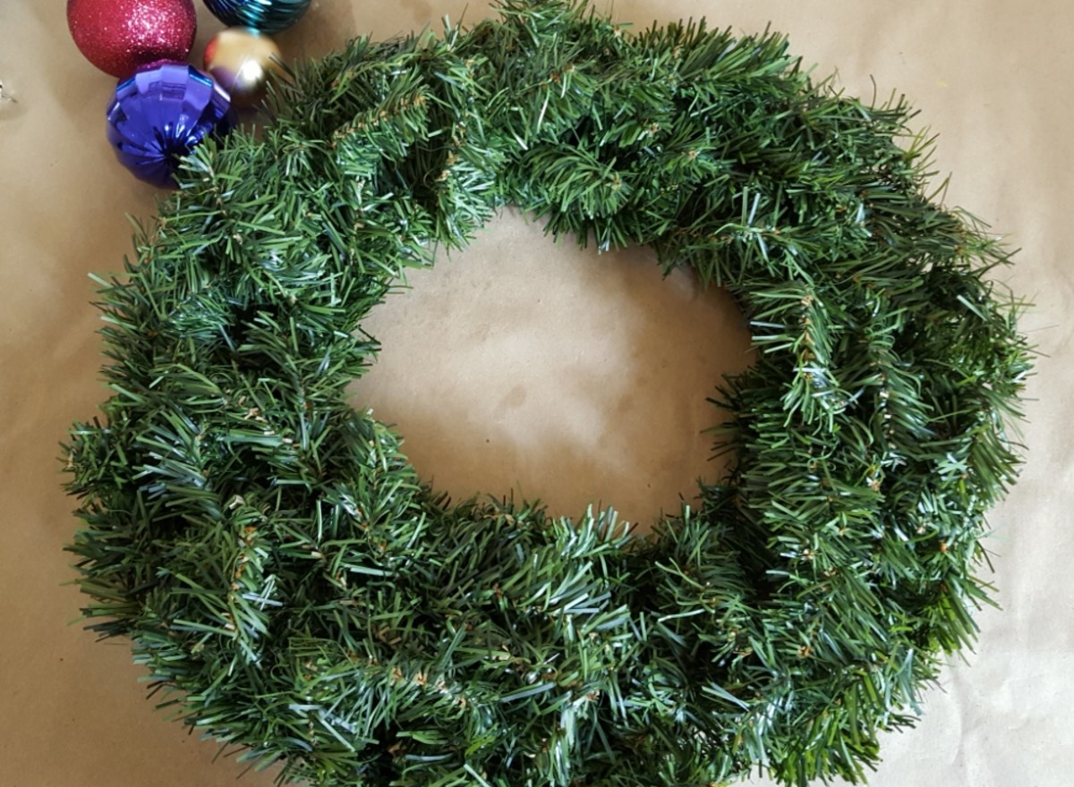 Making coordinating pine wreaths
