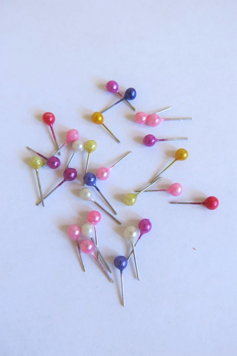 Cut sewing pins for ornament