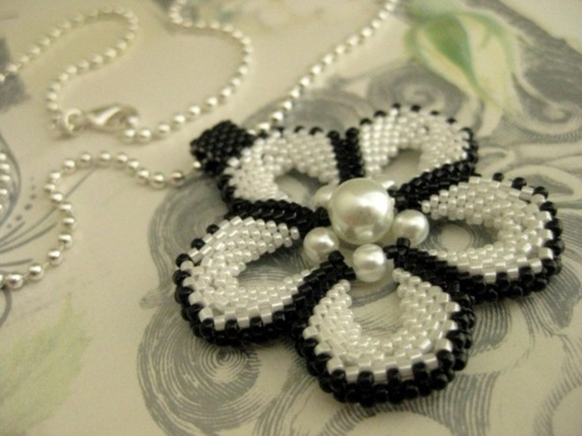 This black and white beaded flower makes a striking pendant.