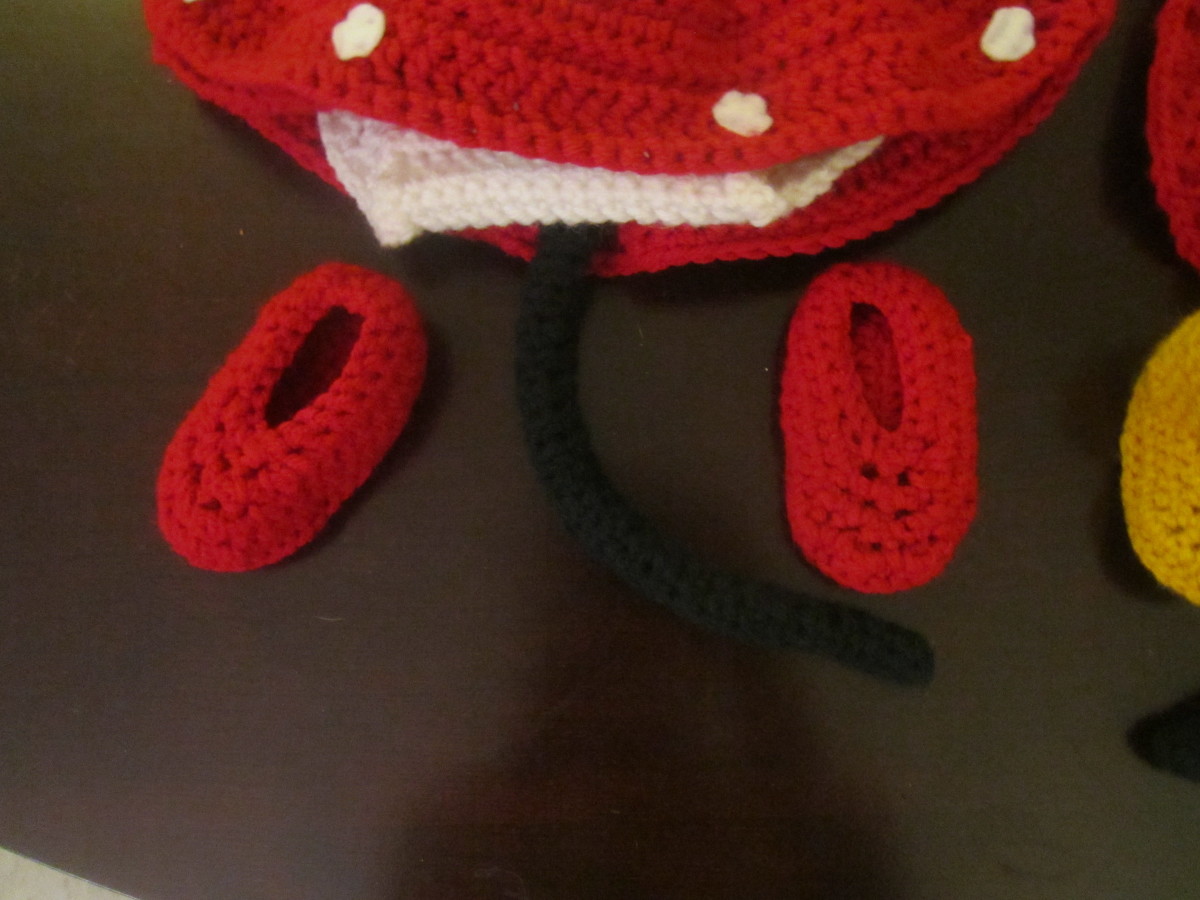 Crochet Minnie Mouse booties