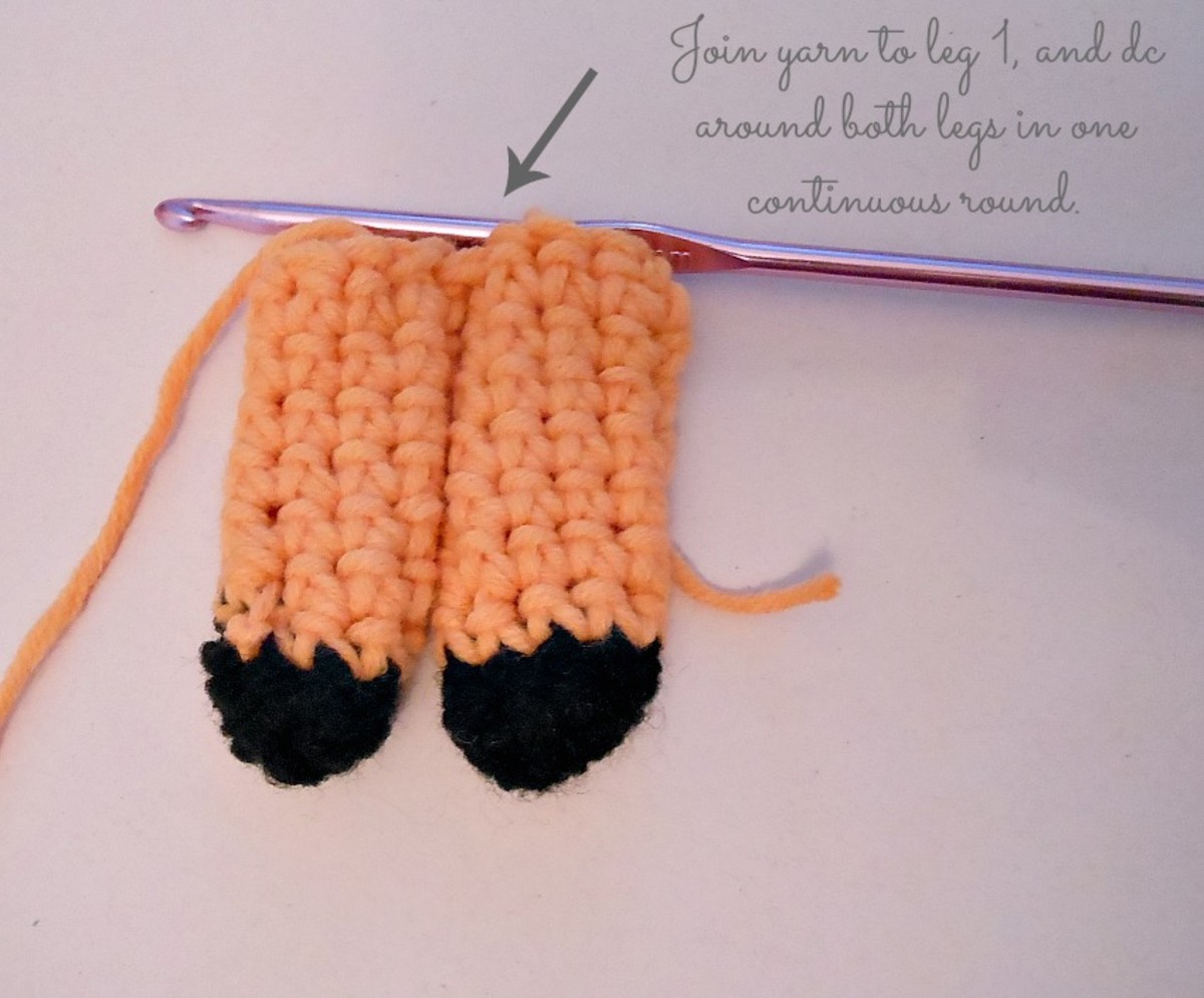 Crochet the legs.