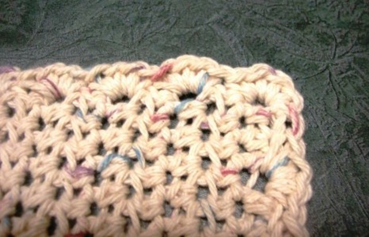 Working 4 single crochet in every other rib