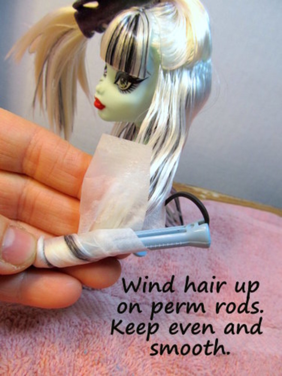 Wind up the hair on the rod at an angle, keeping it even and smooth.