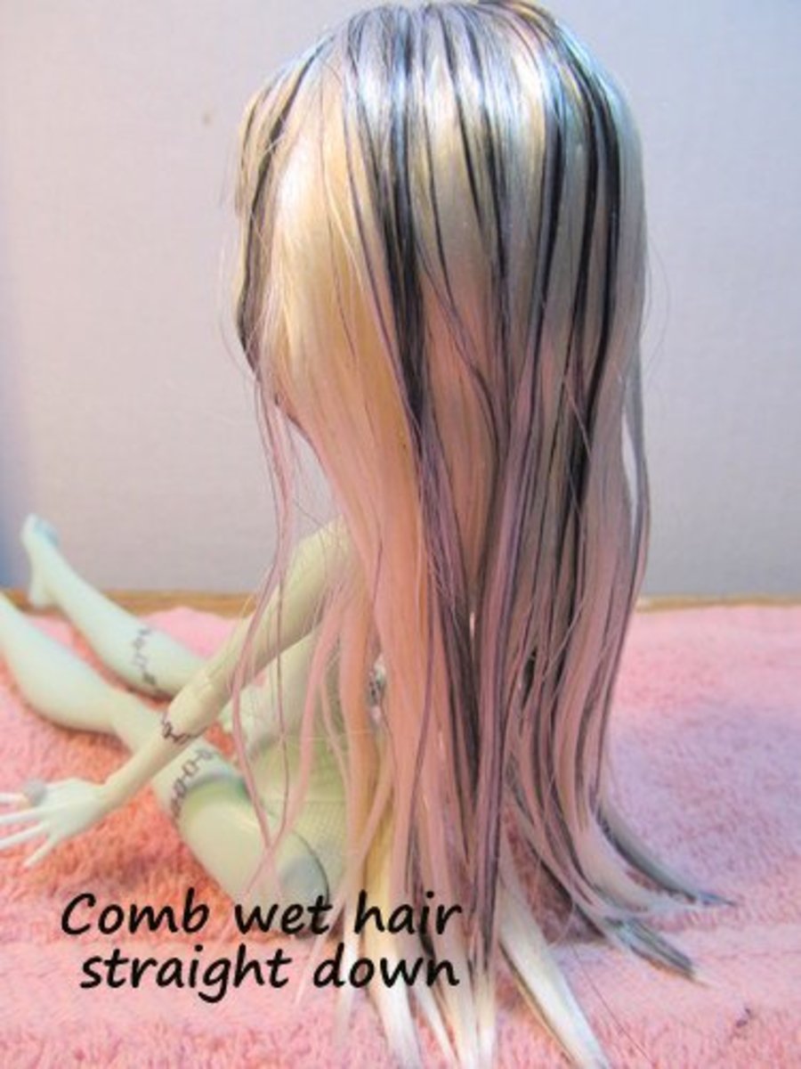 Comb the doll's wet hair straight down.