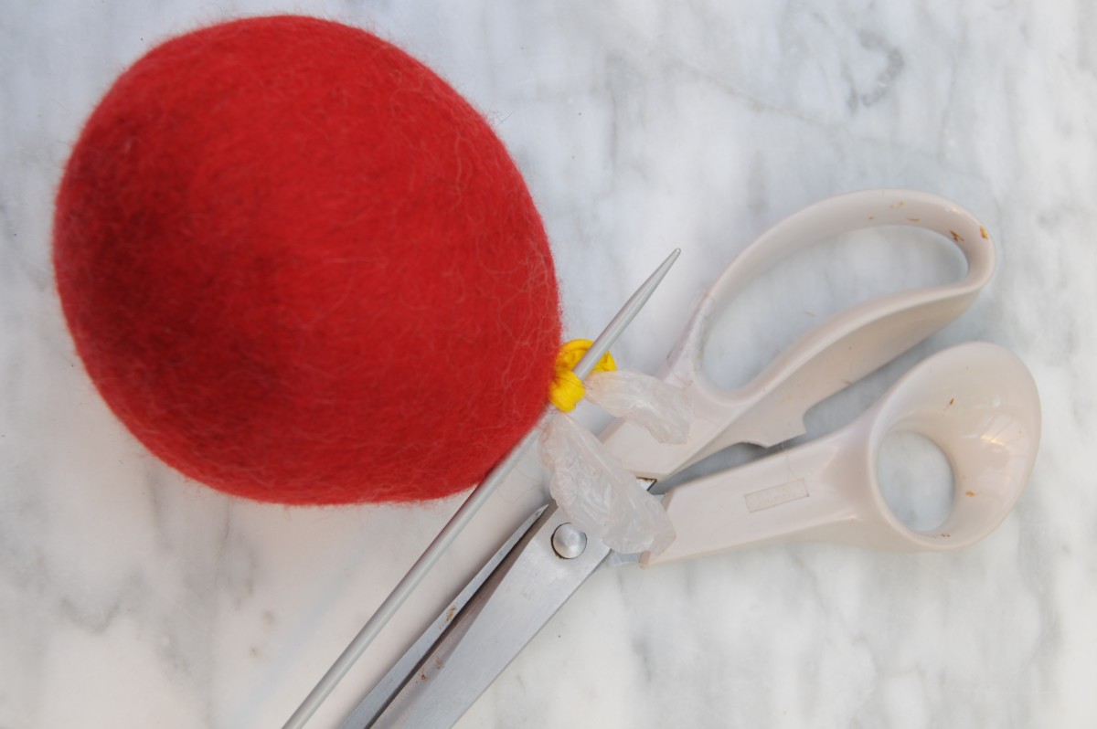 Need a change in color? Simply add some more fibers to the felted coin purse and tumble dry for a few minutes, remove some of the air and release some of the air.