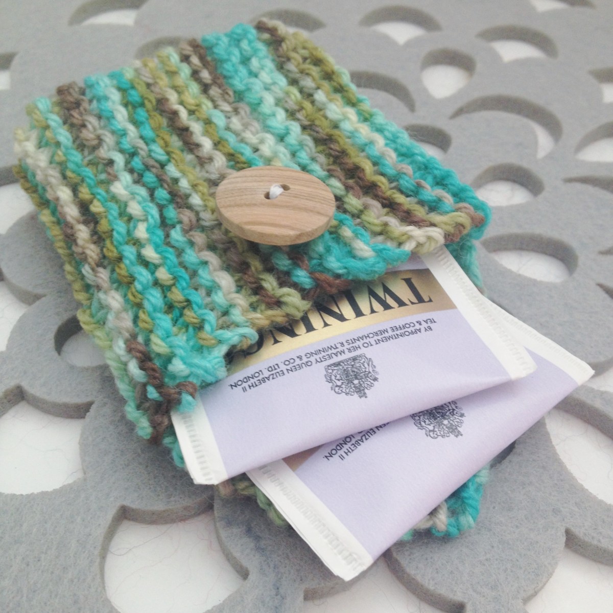 Cute knitted teabag caddy instructions