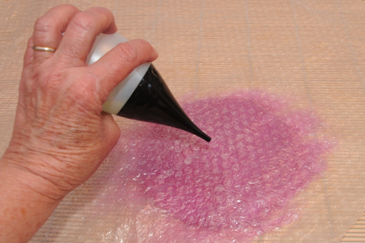 Wetting with soapy water makes it easy to slide your hands across the bubble-wrap.