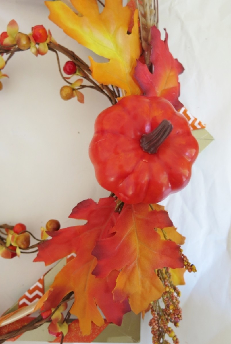 diy-craft-tutorial-how-to-make-a-festive-fall-door-wreath-using-picture-frames