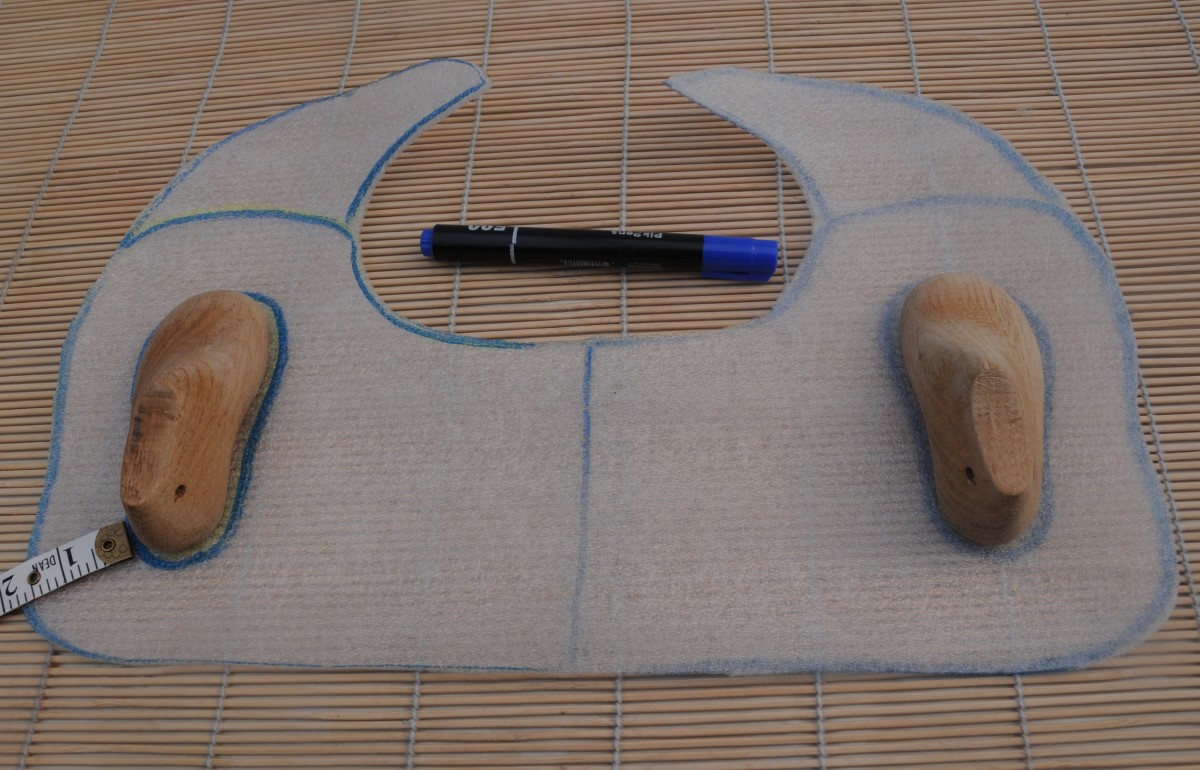 Put the shoe lasts down onto a sheet of laminate floor underlay and trace around them.