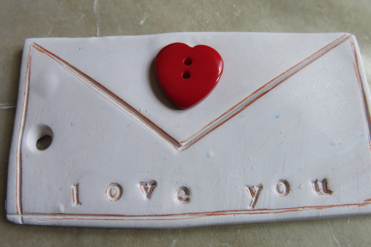 diy-jewelry-tutorial-love-letter-polymer-clay-pendant-or-keychain