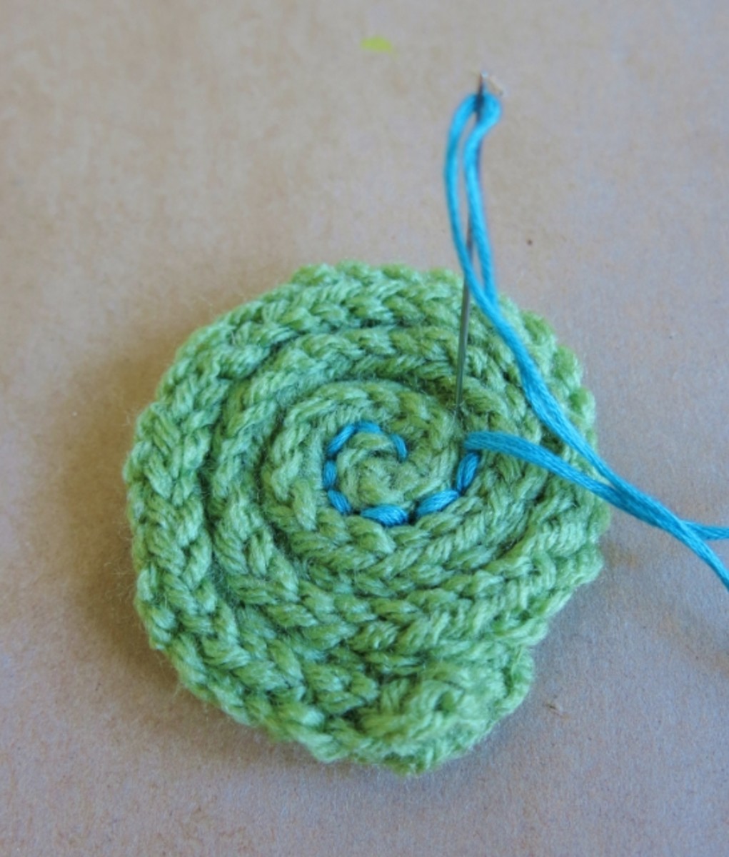 Use contrasting thread or yarn to add detail to your yarn ball bookmark.
