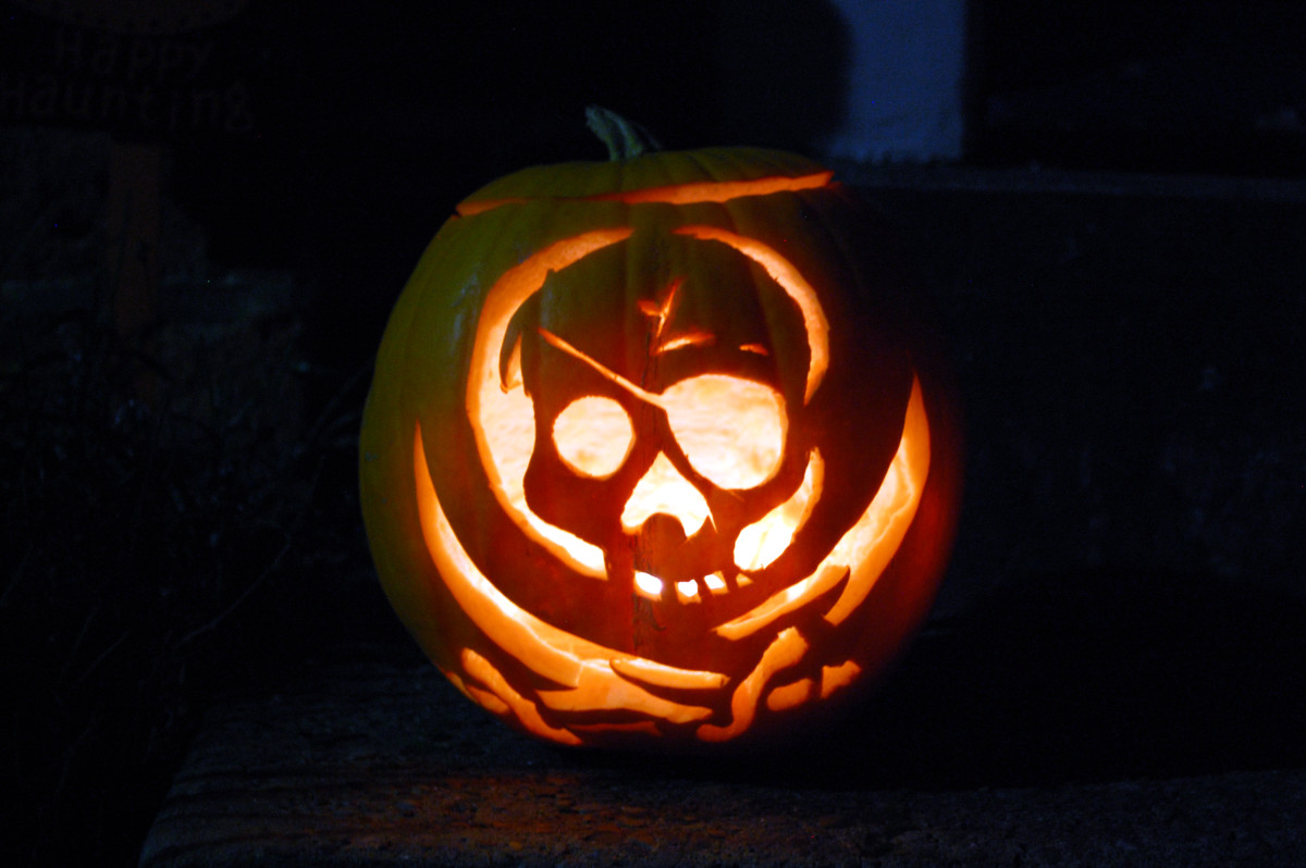Creative & Spooky Pumpkin Carving Ideas - Holidappy