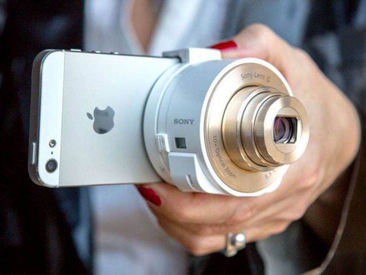 This amazing lens can turn a girl's phone into a camera with 10x OPTICAL zoom. Amazing!