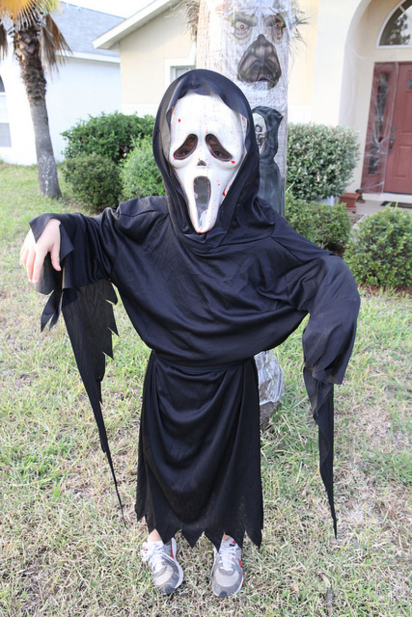 Scream Halloween Decorations
 My 9 Favorite Frugal Easy and Scary DIY Halloween Yard Decorations